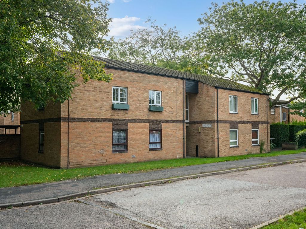 2 bed flat for sale in Welstead Road, Cambridge CB1, £300,000