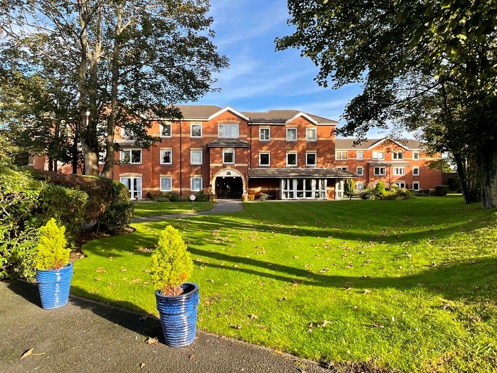 2 bed flat for sale in Homechase House, Chase Close, Birkdale, Southport PR8, £100,000