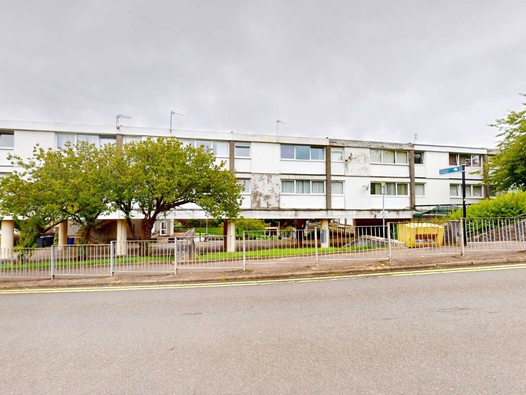 1 bed flat for sale in Telford Road, Auldhouse G75, £39,999