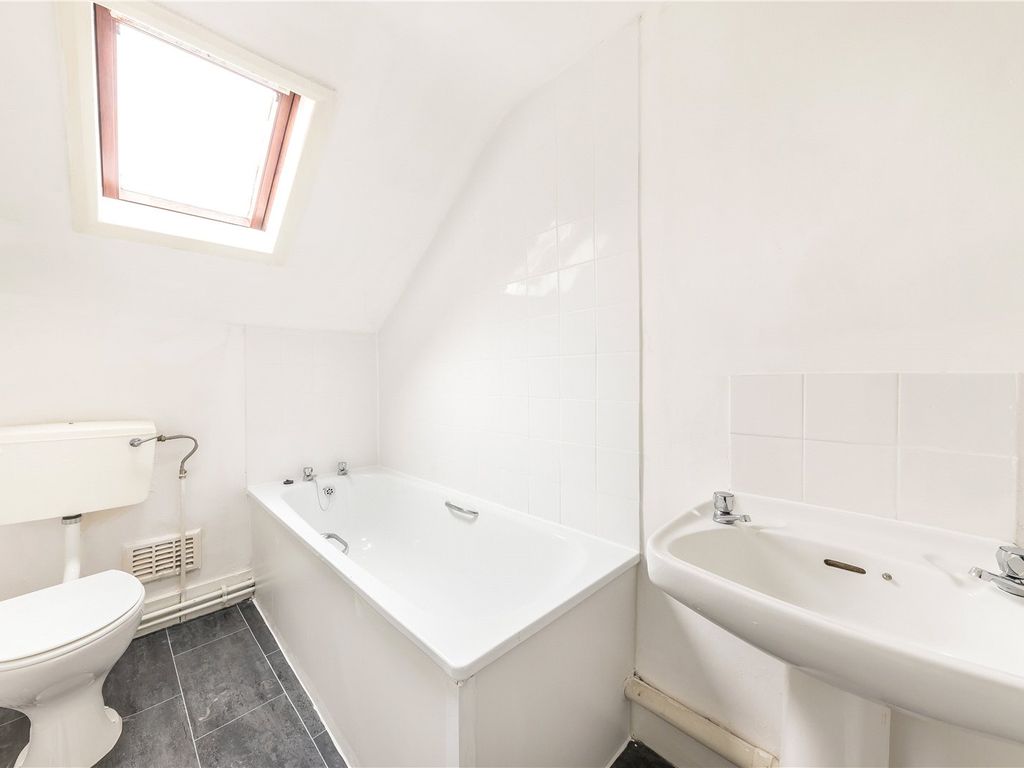 1 bed flat for sale in Herbert Road, Plumstead SE18, £225,000