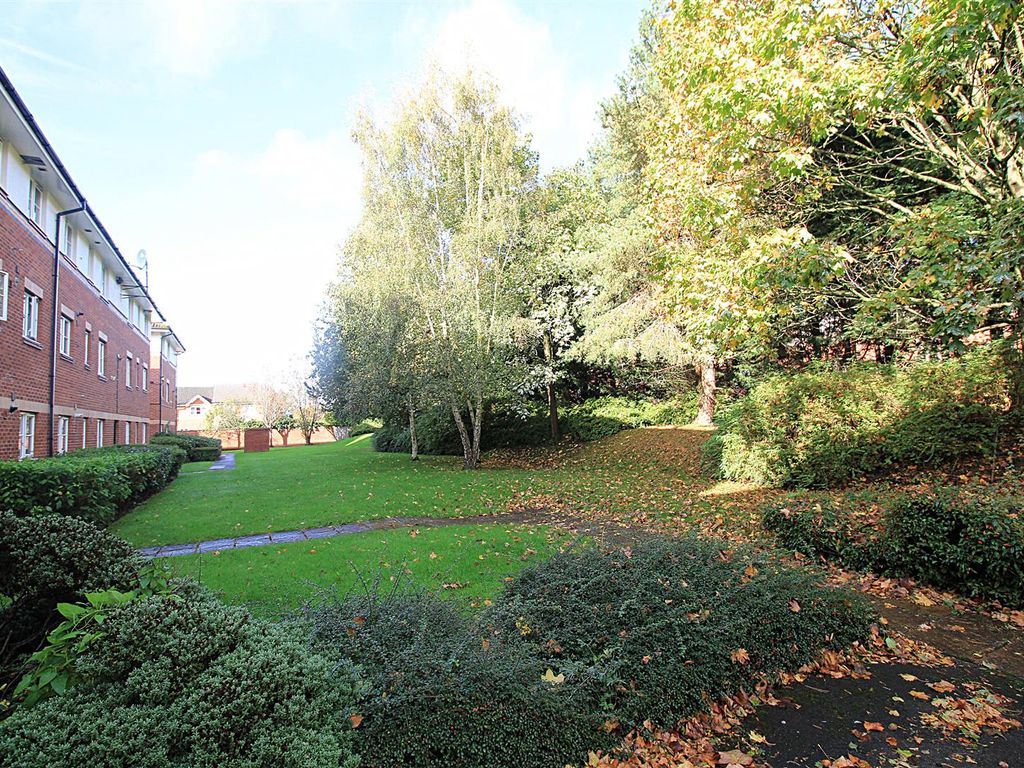 2 bed flat for sale in Ringstead Drive, Wilmslow SK9, £200,000