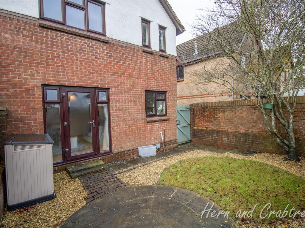 2 bed end terrace house for sale in Kenley Close, Radyr Way, Cardiff CF5, £200,000