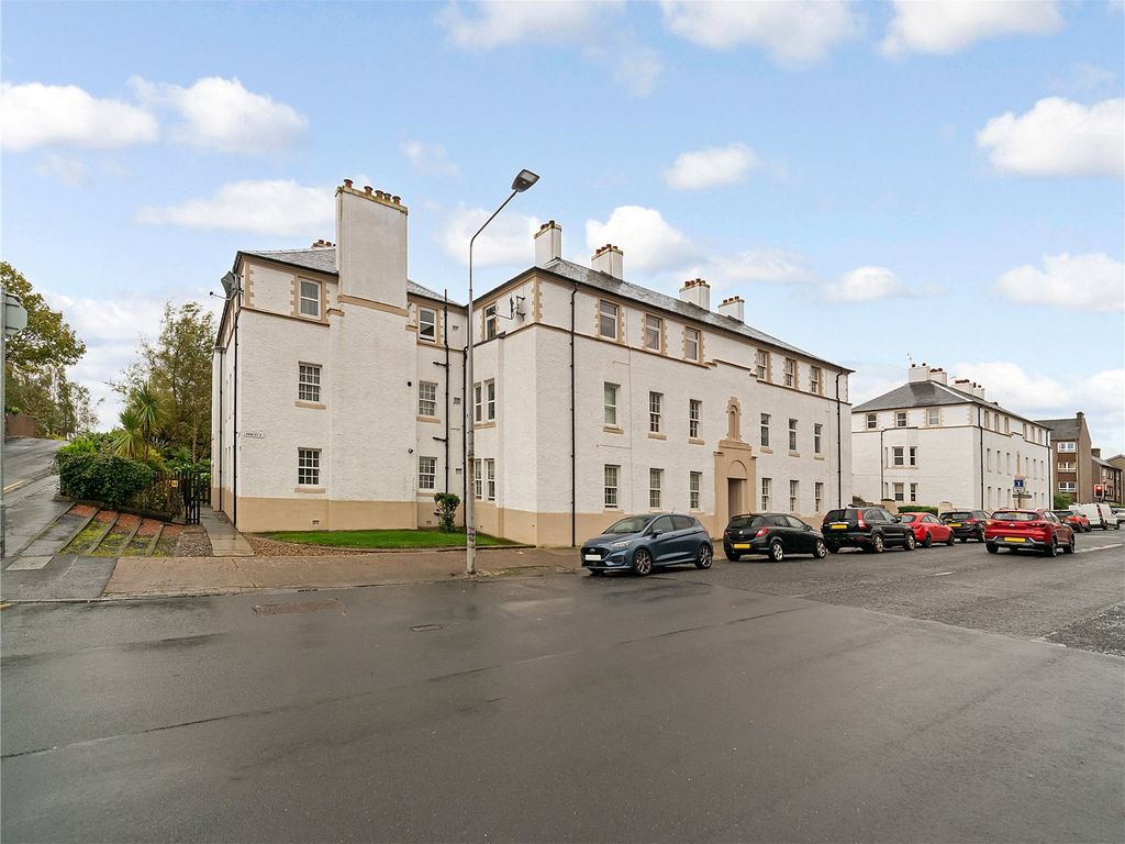 2 bed flat for sale in Charlotte Street, Helensburgh, Argyll And Bute G84, £75,000