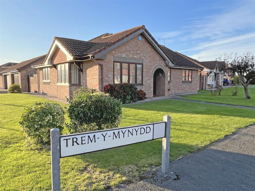 3 bed detached bungalow for sale in Trem Y Mynydd, Abergele, Conwy LL22, £310,000