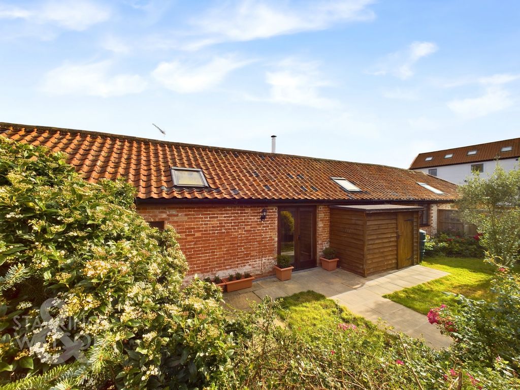 2 bed barn conversion for sale in Eversons Lane, Harleston IP20, £220,000