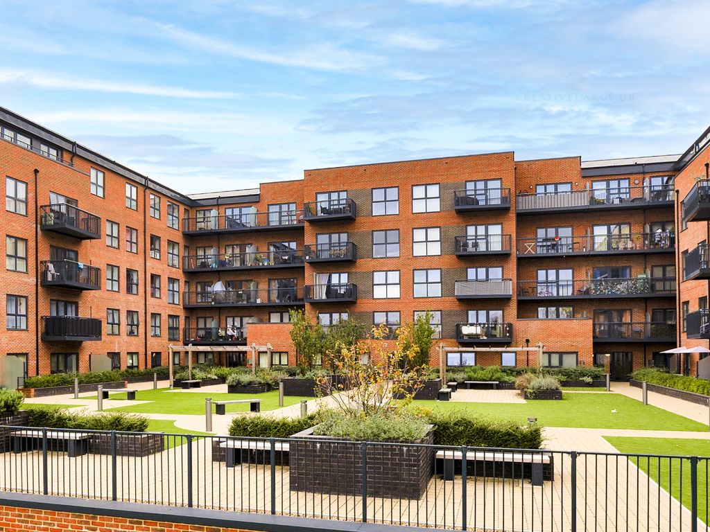 2 bed flat for sale in 61 Palmer Court, Pitcher Lane, Ashford TW15, £122,500