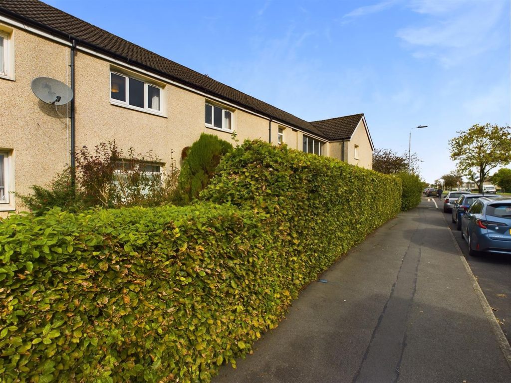 2 bed flat for sale in Abernethy Drive, Linwood, Paisley PA3, £75,000