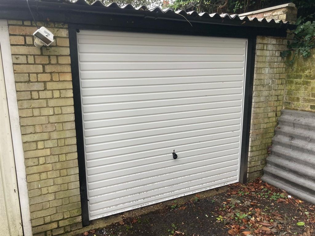 Parking/garage for sale in Cardigan Road, Richmond TW10, £75,000