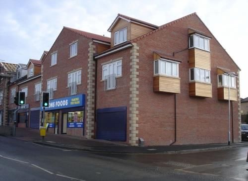 2 bed flat for sale in Hunters Court, Hunters Way, Halton LS15, £140,000