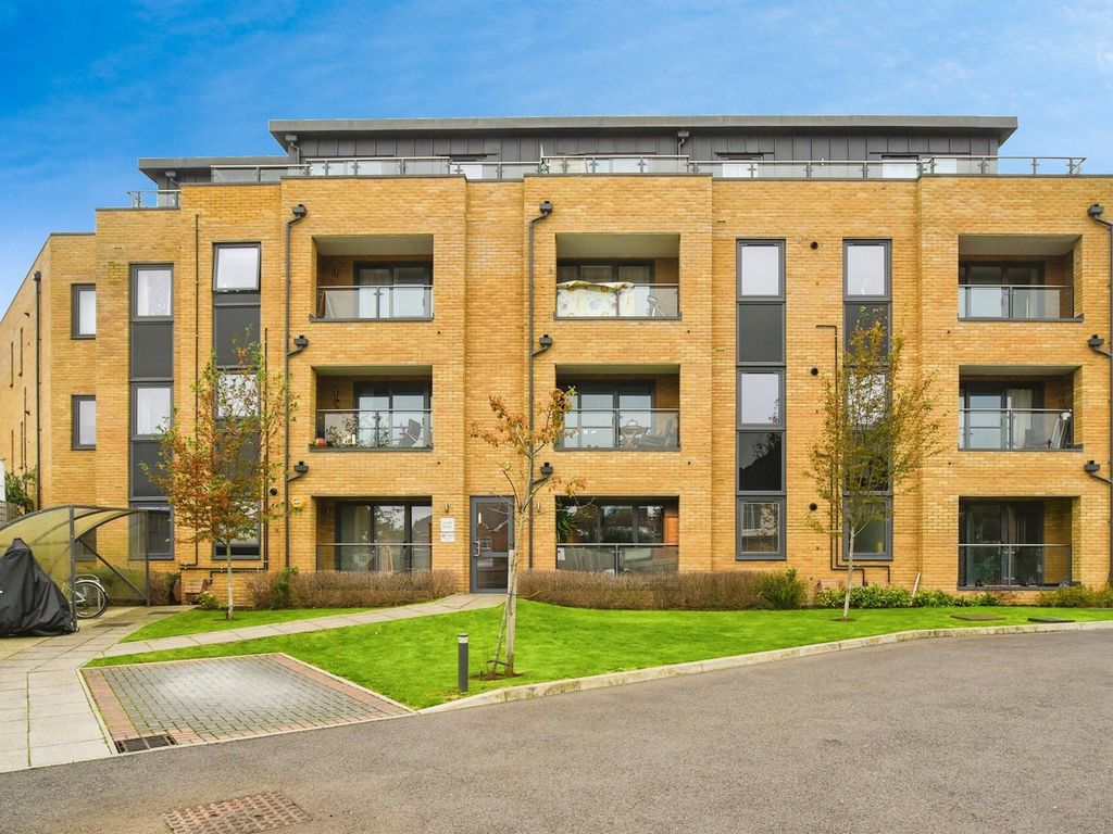 1 bed flat for sale in St. Albans Road, Garston, Watford WD25, £270,000