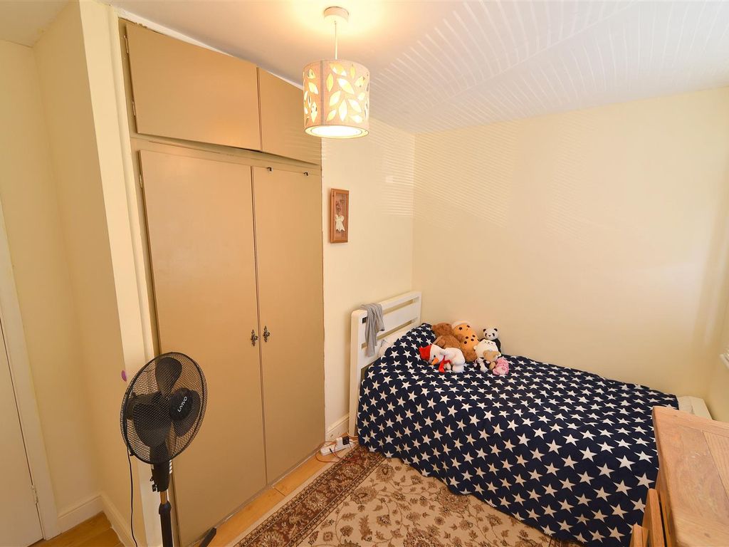 2 bed flat for sale in Savoy Close, Harborne, Birmingham B32, £159,950