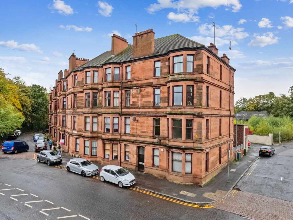 2 bed flat for sale in Thornliebank Road, Pollokshaws, Glasgow G43, £129,000