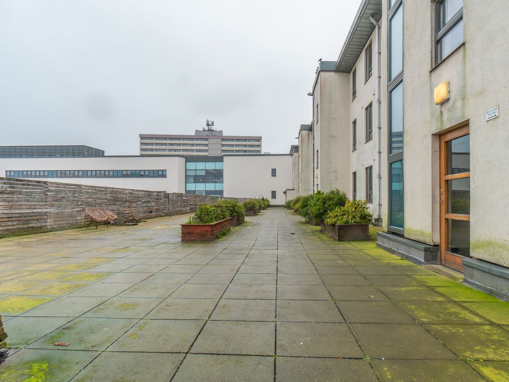 1 bed flat for sale in Main Street, Glasgow G72, £65,000