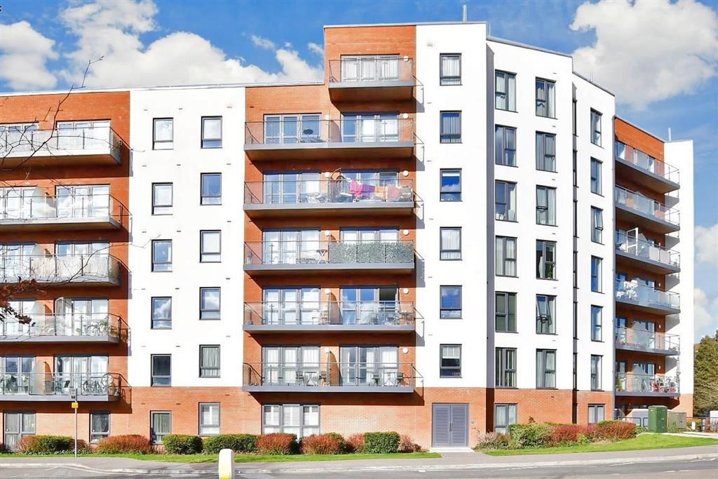 1 bed flat for sale in Ifield Road, West Green, Crawley, West Sussex RH11, £142,000