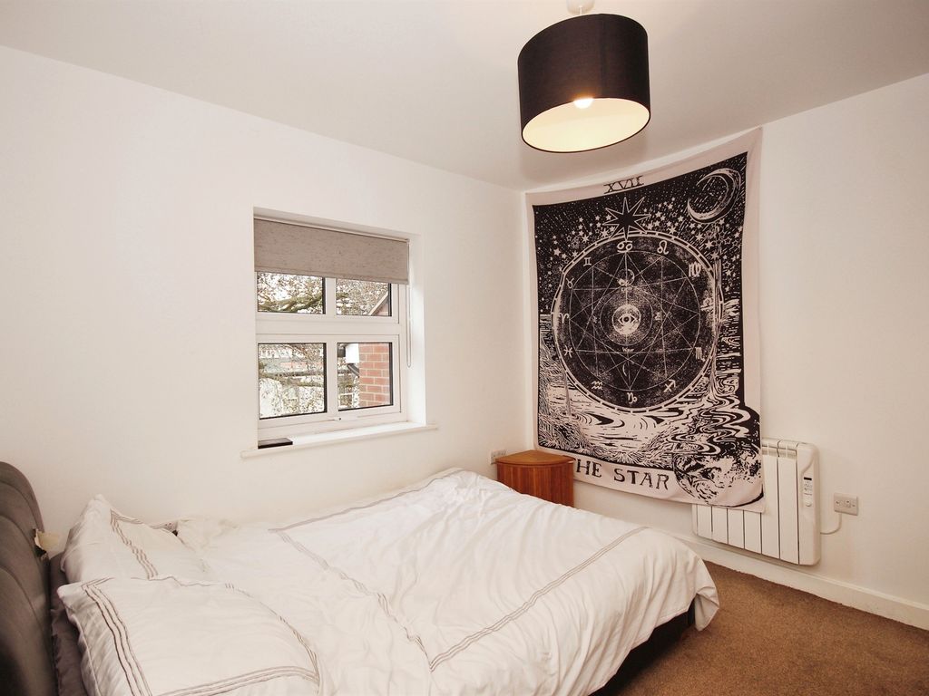 2 bed flat for sale in Allesley Old Road, Allesley, Coventry CV5, £180,000