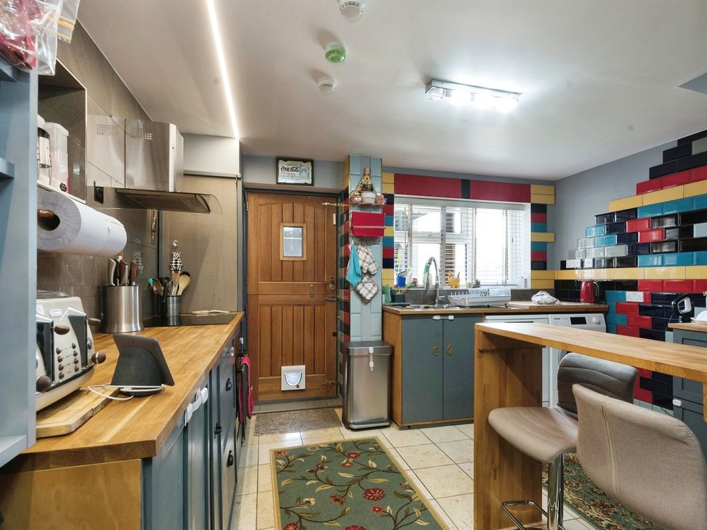 3 bed semi-detached house for sale in Swinburne Road, Wellingborough NN8, £230,000
