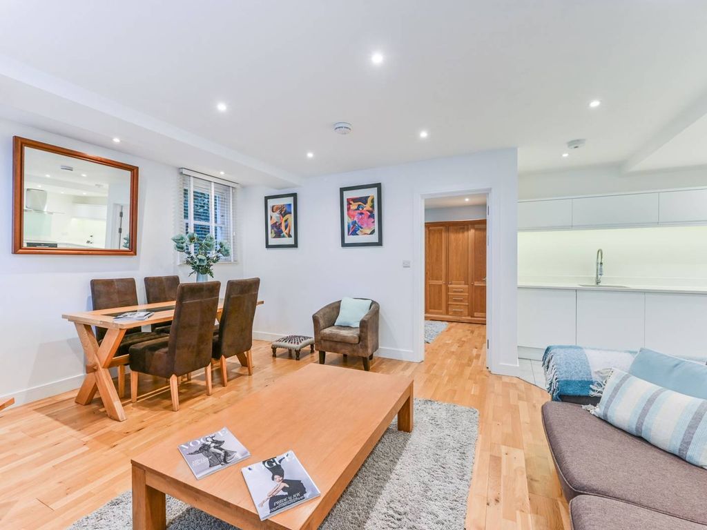 1 bed flat for sale in Church Road, Crystal Palace, London SE19, £325,000