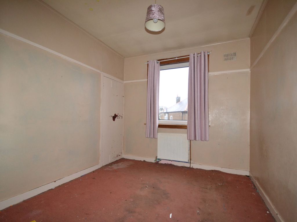 3 bed flat for sale in Pilton Place, Edinburgh EH5, £135,000