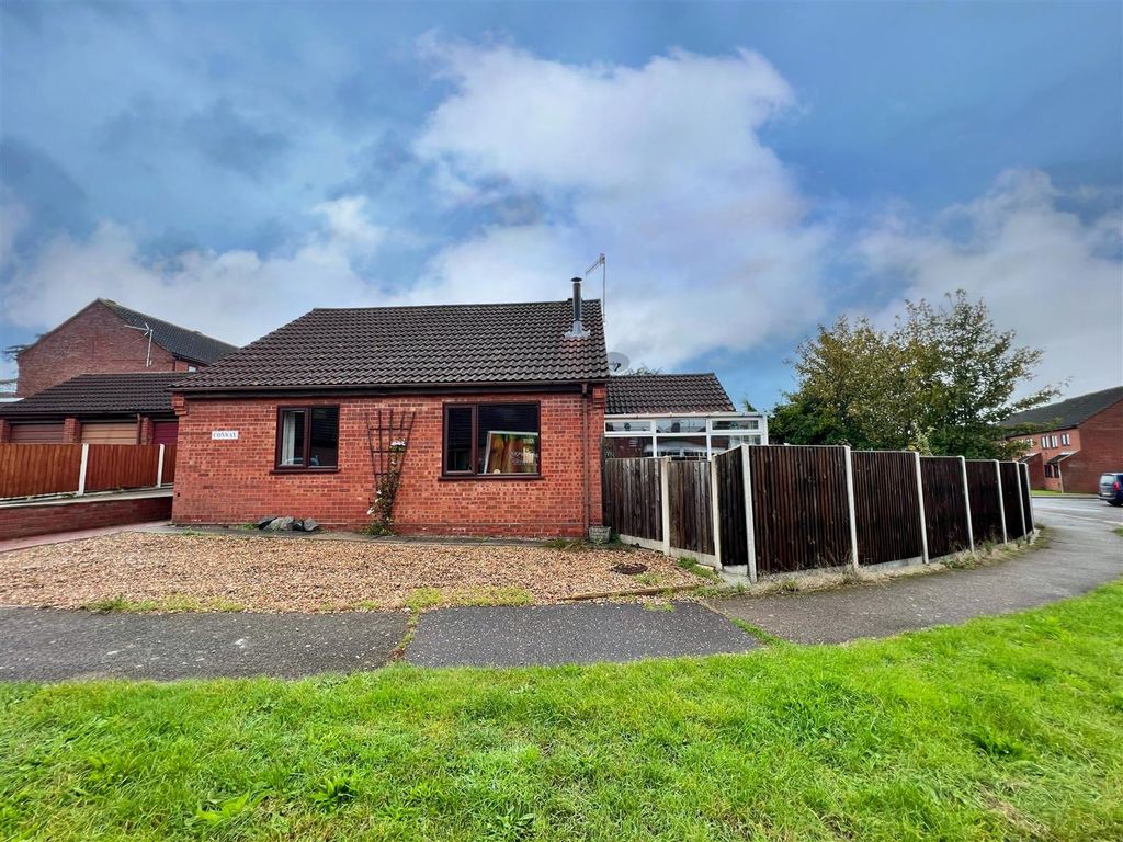2 bed detached bungalow for sale in Hamilton Close, North Walsham NR28, £230,000