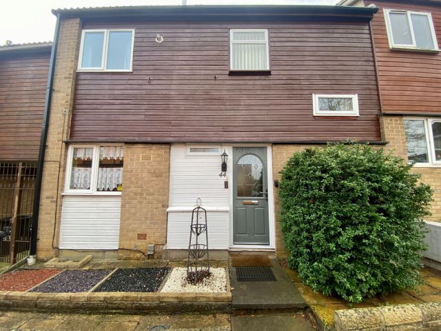 3 bed terraced house for sale in Farmfield Court, Thorplands, Northampton NN3, £200,000