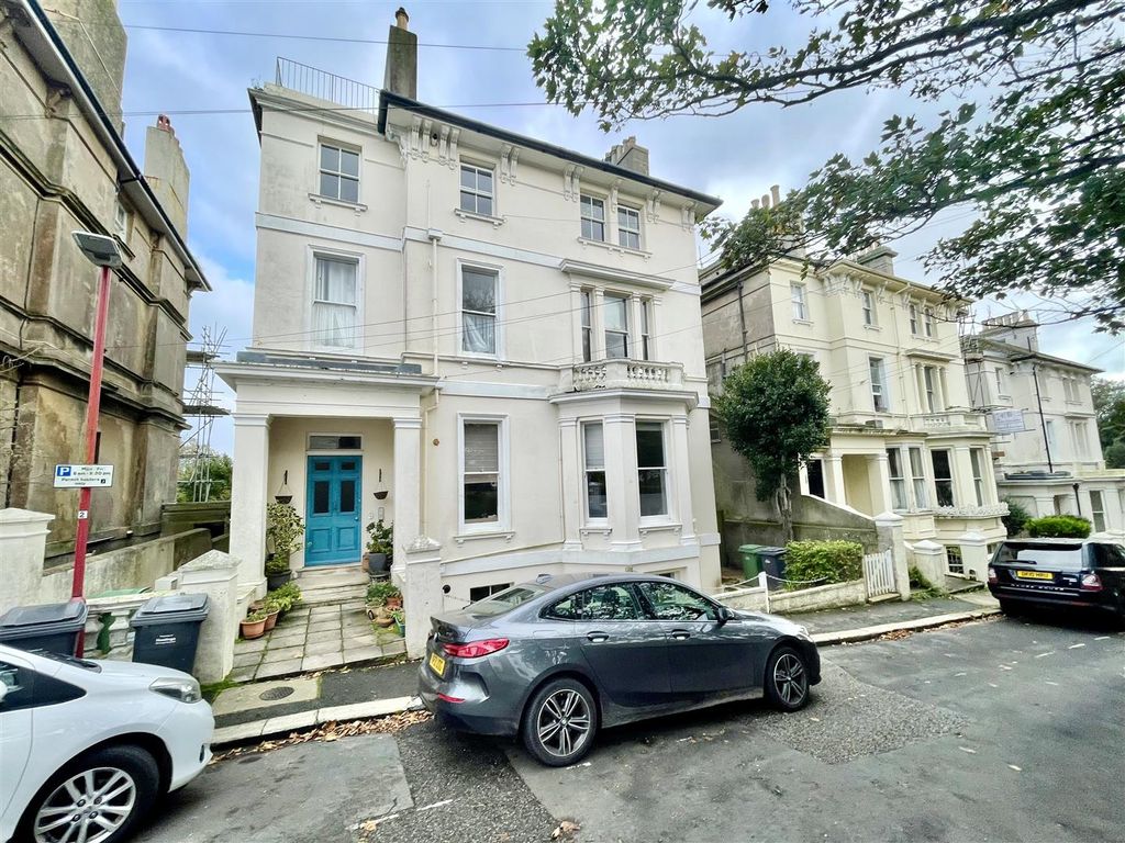 2 bed flat for sale in The Mount, St. Leonards-On-Sea TN38, £160,000
