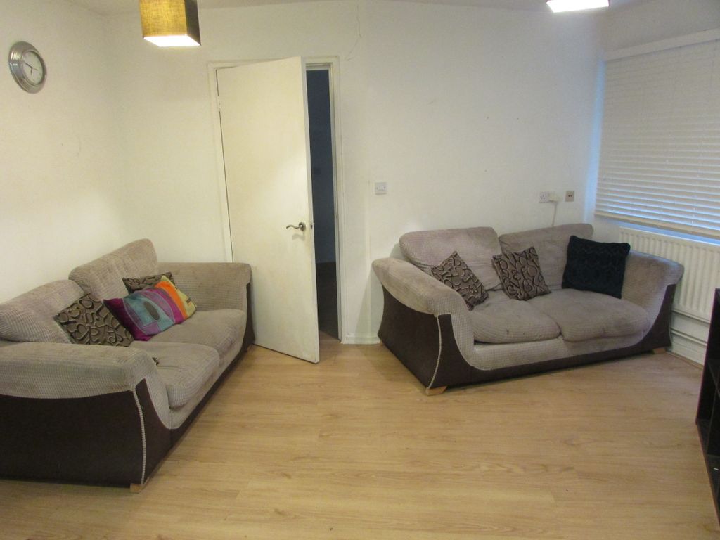 1 bed flat for sale in Round Mead, Stevenage SG2, £135,000
