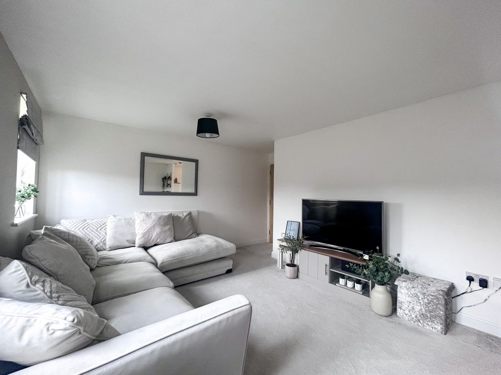 2 bed flat for sale in Gadwall Way, Scunthorpe DN16, £95,000