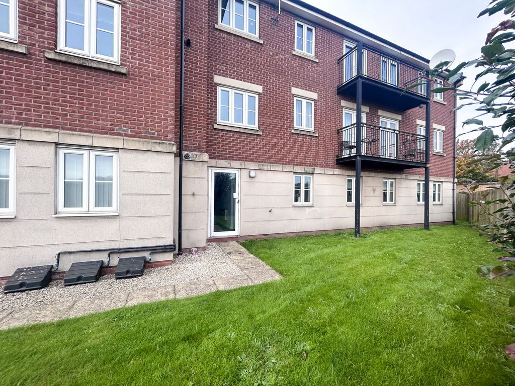 2 bed flat for sale in Gadwall Way, Scunthorpe DN16, £95,000