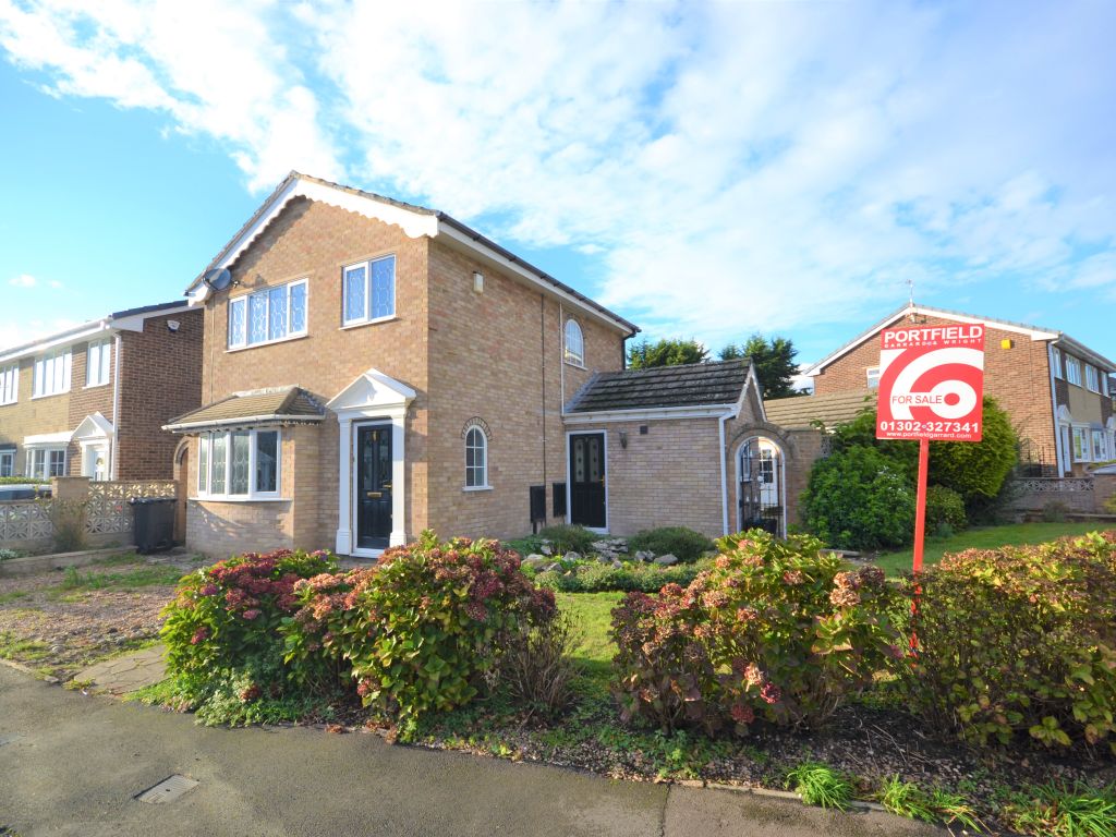 3 bed detached house for sale in Sandhill Rise, Auckley, Doncaster DN9, £250,000