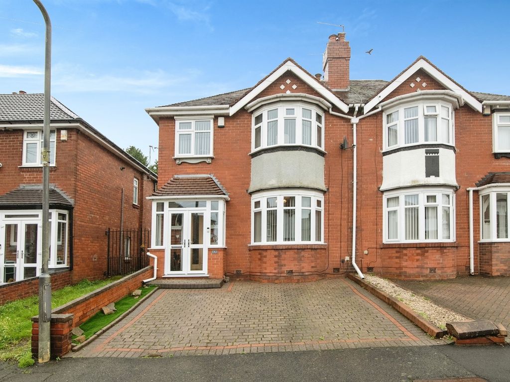 3 bed semi-detached house for sale in Arlington Road, West Bromwich B71, £275,000