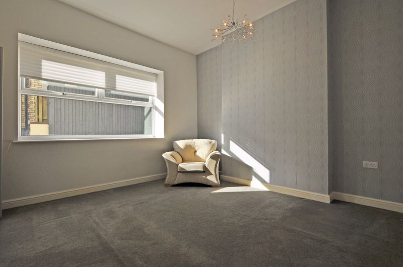 2 bed flat for sale in Caerau Road, Newport NP20, £174,950