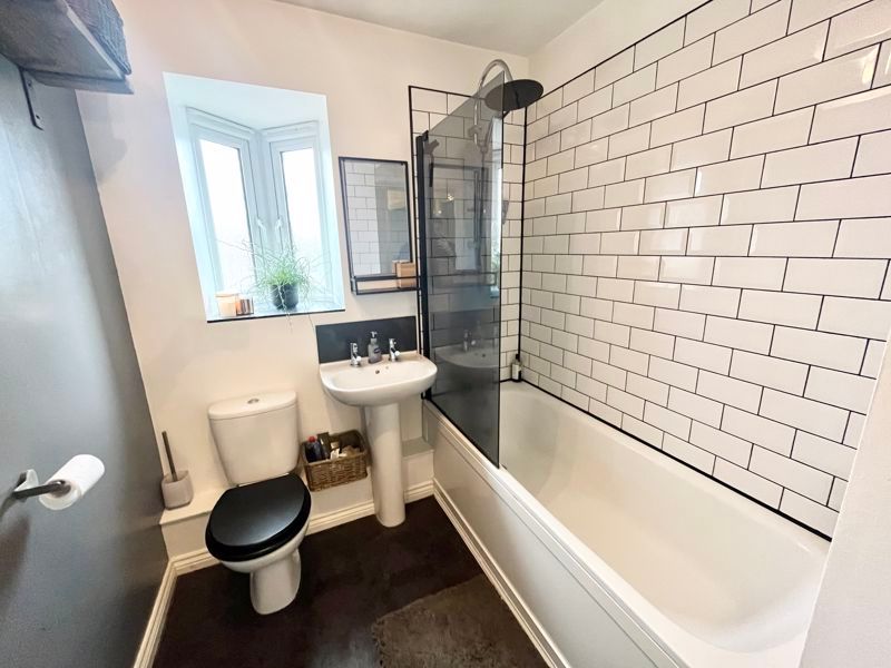 2 bed flat for sale in Wharf Mews, Netherton, Dudley. DY2, £135,000