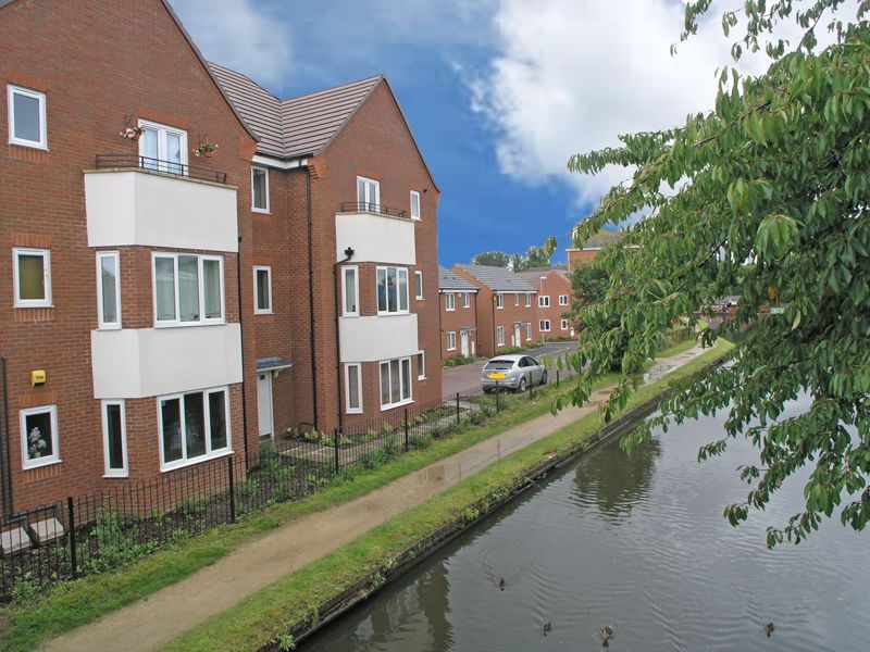 2 bed flat for sale in Wharf Mews, Netherton, Dudley. DY2, £135,000