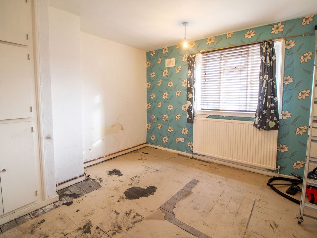 3 bed semi-detached house for sale in Cross Allen Road, Beighton S20, £125,000