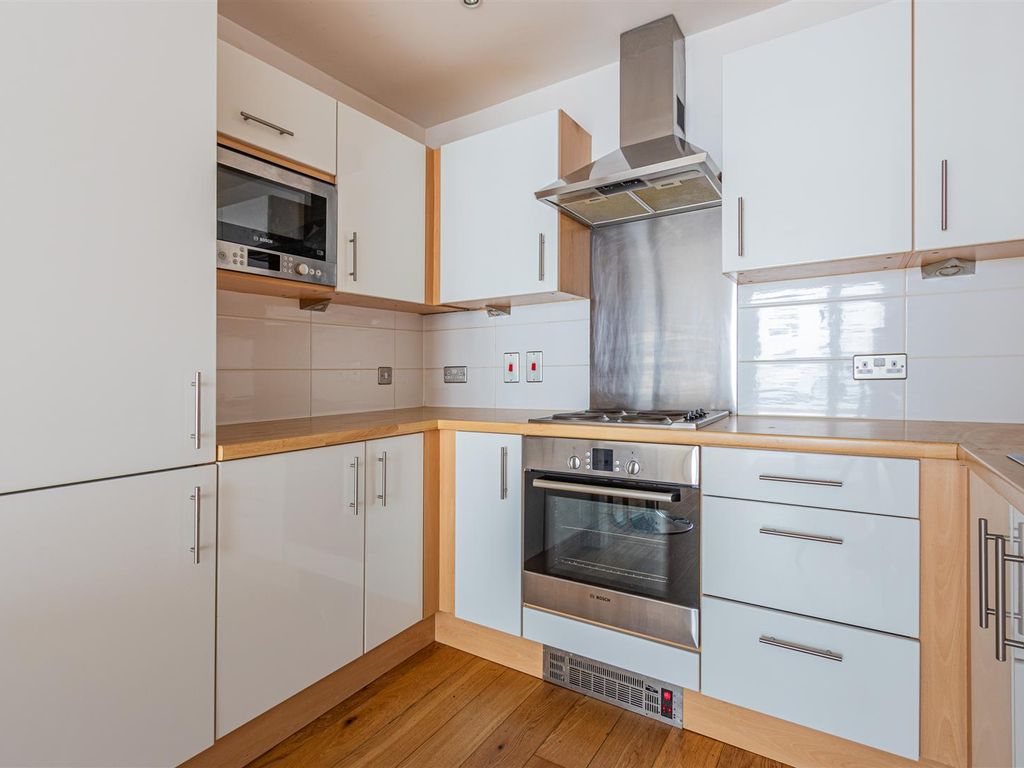 1 bed flat for sale in Bute Terrace, City Centre, Cardiff CF10, £130,000