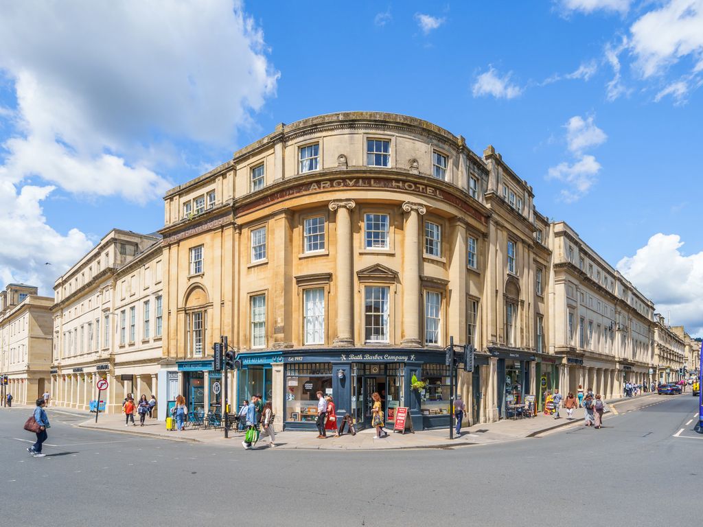 2 bed flat for sale in Dorchester Street, Bath BA1, £335,000