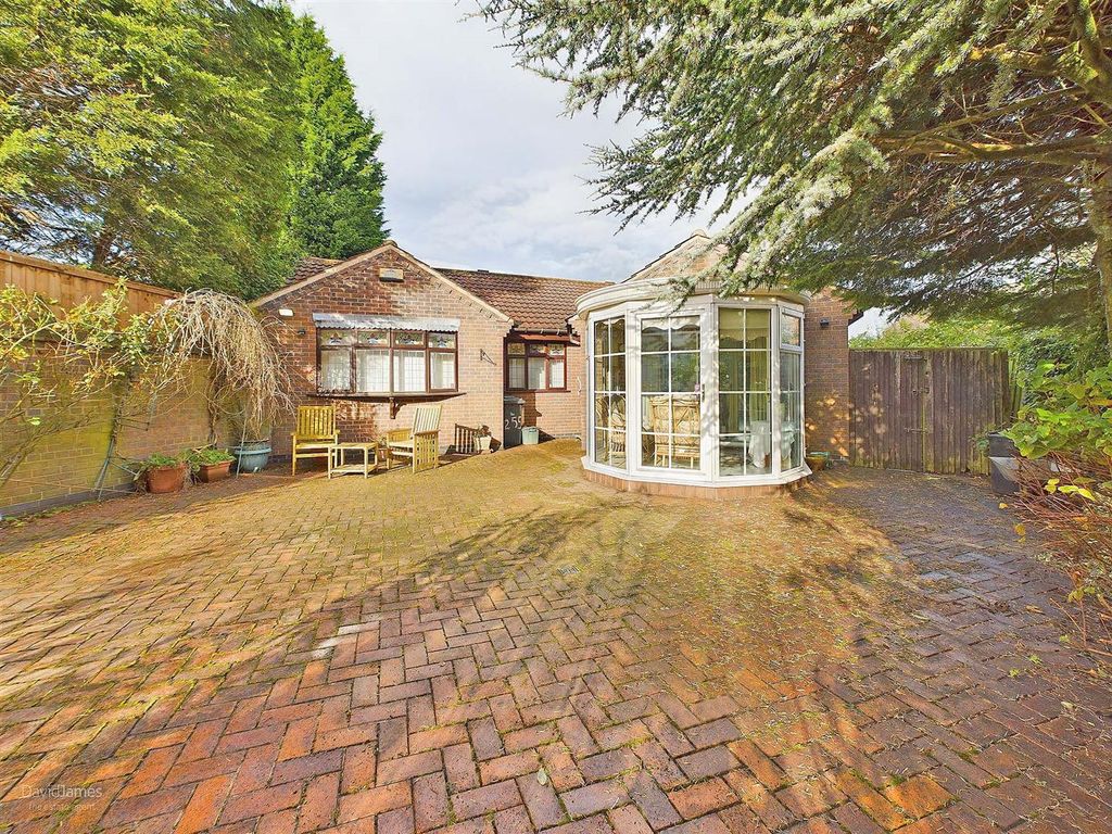 2 bed detached bungalow for sale in Carlton Hill, Carlton, Nottingham NG4, £270,000
