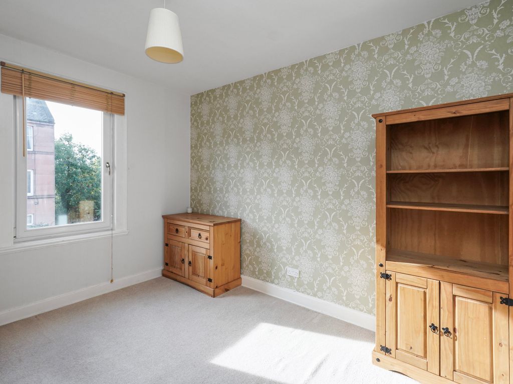 2 bed flat for sale in 4/4 Bonnington Avenue, Bonnington, Edinburgh EH6, £215,000