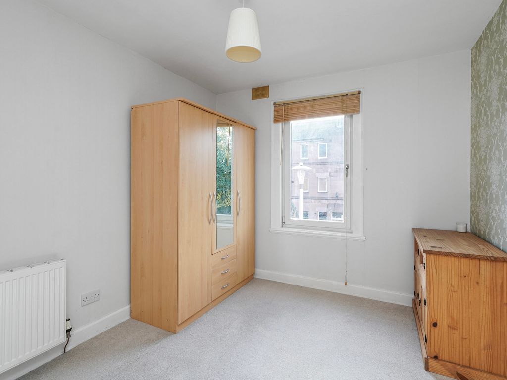 2 bed flat for sale in 4/4 Bonnington Avenue, Bonnington, Edinburgh EH6, £215,000
