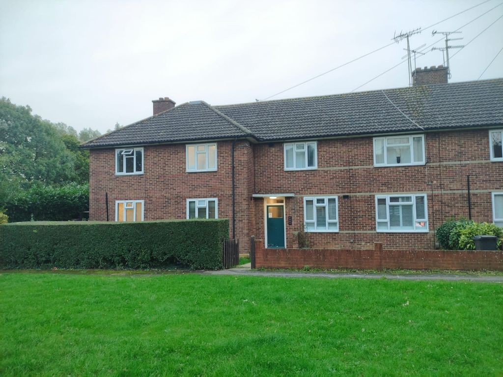 1 bed flat for sale in Rookwood Avenue, Loughton IG10, £270,000