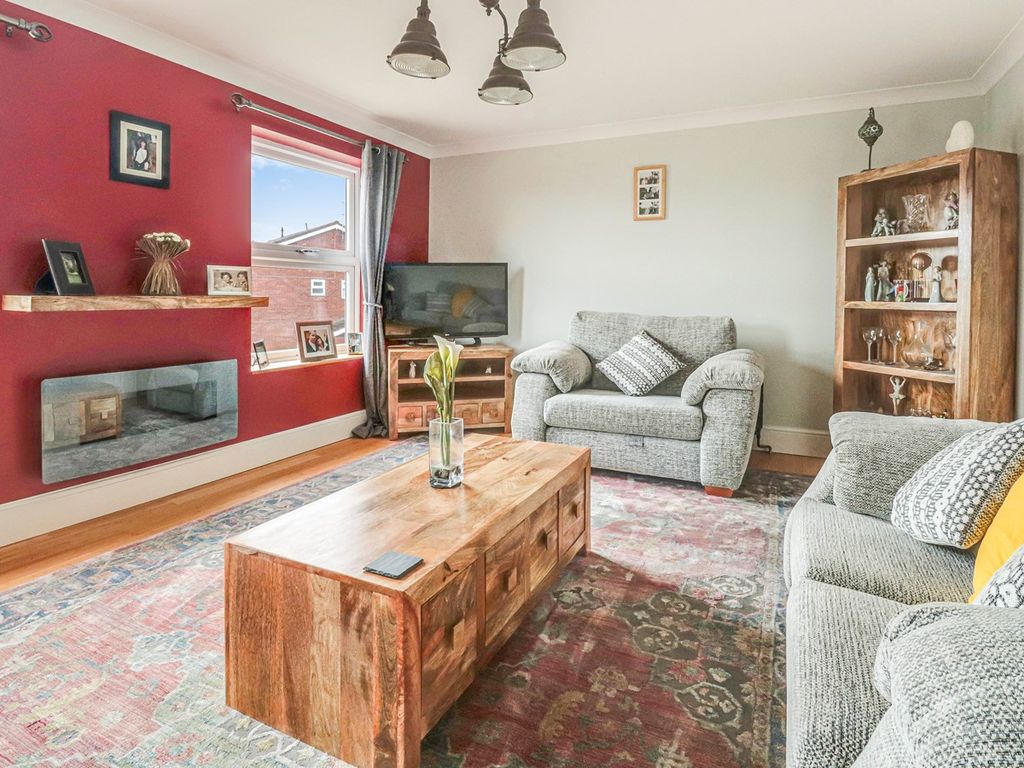 2 bed flat for sale in Fremantle, Shoeburyness SS3, £255,000