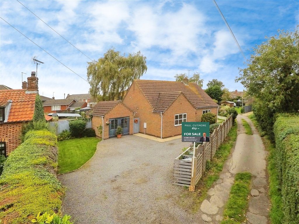 3 bed bungalow for sale in Bedehouse Bank, Bourne PE10, £325,000