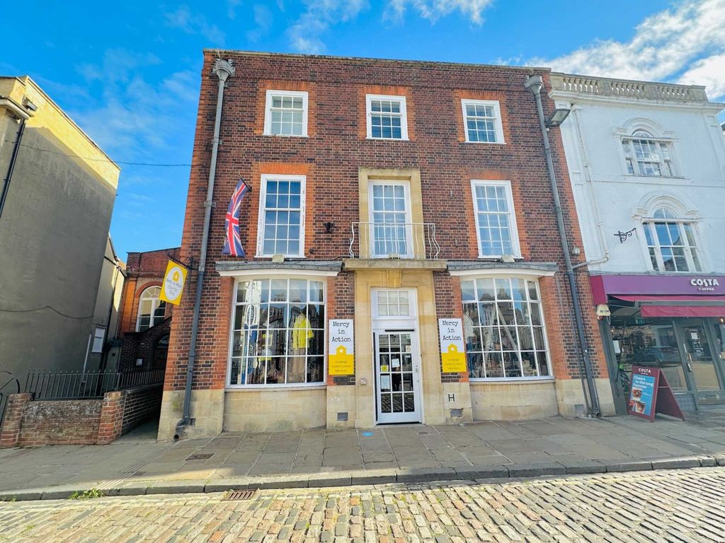 1 bed flat for sale in Market Place, Wallingford OX10, £189,950