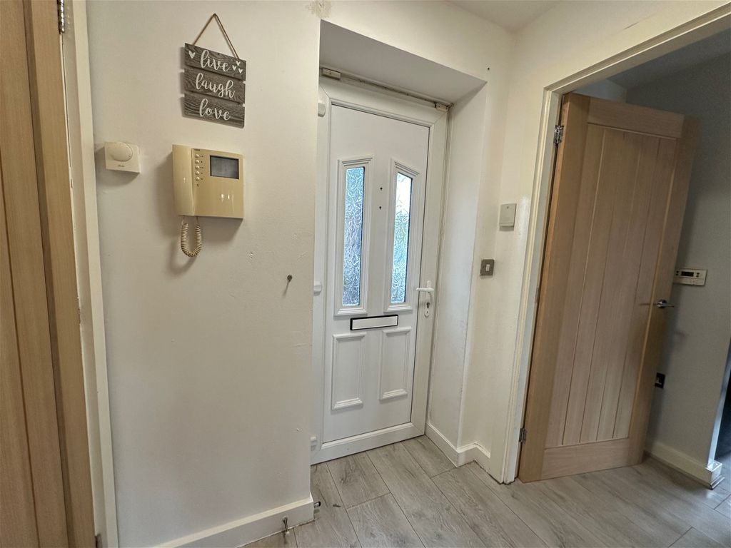 1 bed flat for sale in Hollows Court, Ridling Lane, Hyde SK14, £120,000