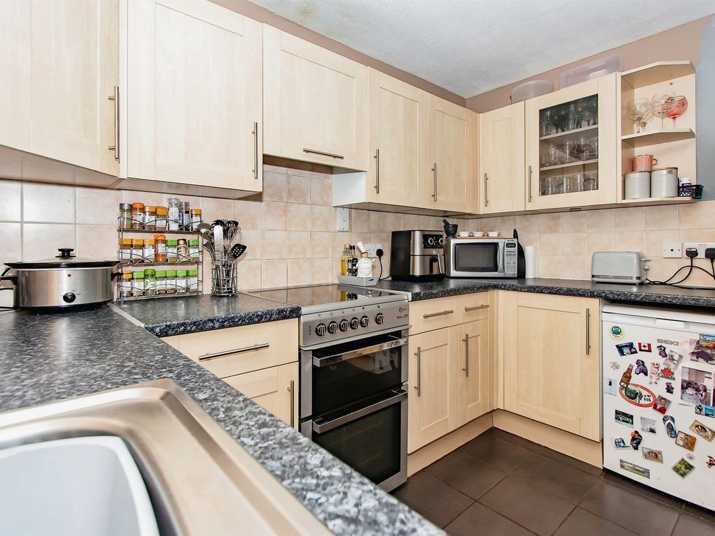3 bed end terrace house for sale in Sweetmans Road, Shaftesbury SP7, £230,000