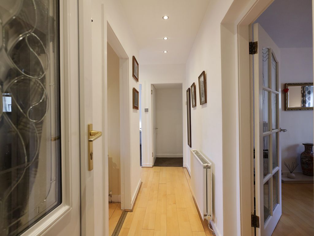 2 bed flat for sale in Canongate, Edinburgh EH8, £269,995