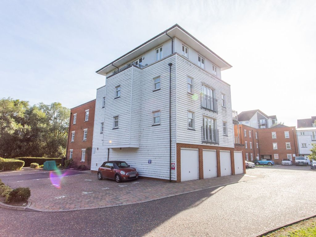 2 bed flat for sale in Waters Edge, Canterbury CT1, £220,000