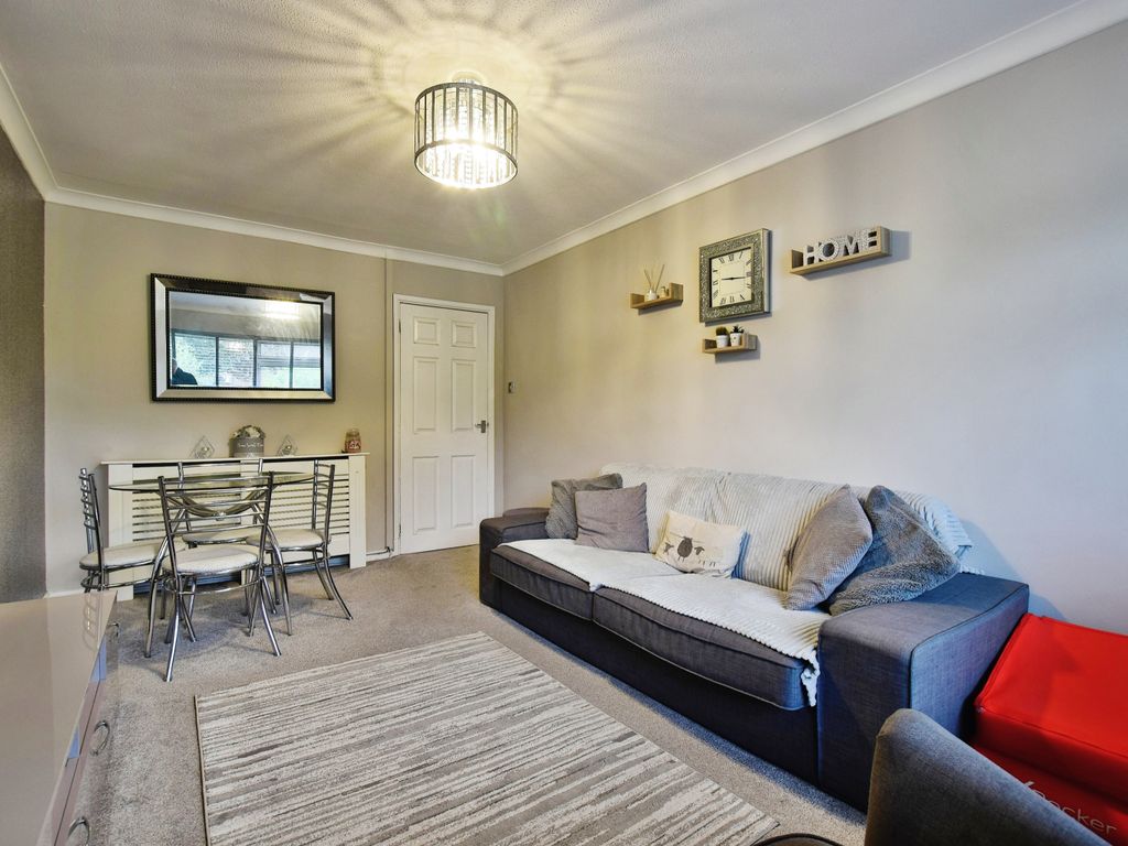 3 bed flat for sale in Wellfield Gardens, Hale, Altrincham, Greater Manchester WA15, £215,000
