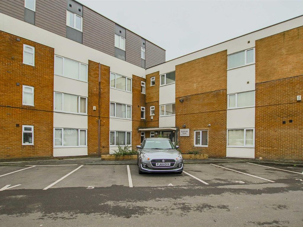 1 bed flat for sale in Pembroke Court, Pendlebury, Swinton M27, £50,000