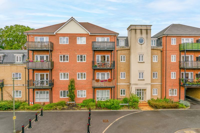 2 bed flat for sale in Alderson Grove, Hersham, Walton-On-Thames KT12, £134,750